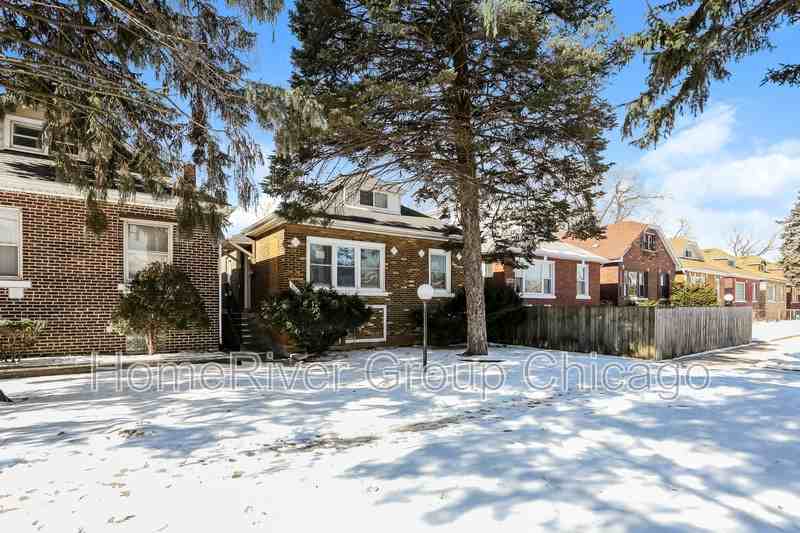 9132 S Saginaw Ave - Photo 2 of 16