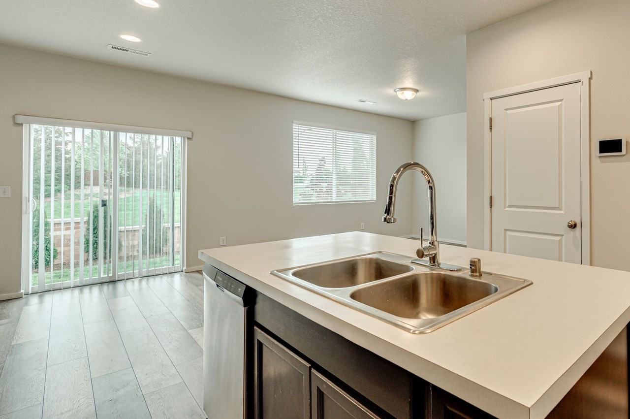 1916 S Robin Way - Photo 3 of 33