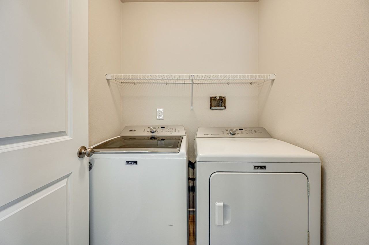 1916 S Robin Way - Photo 4 of 33