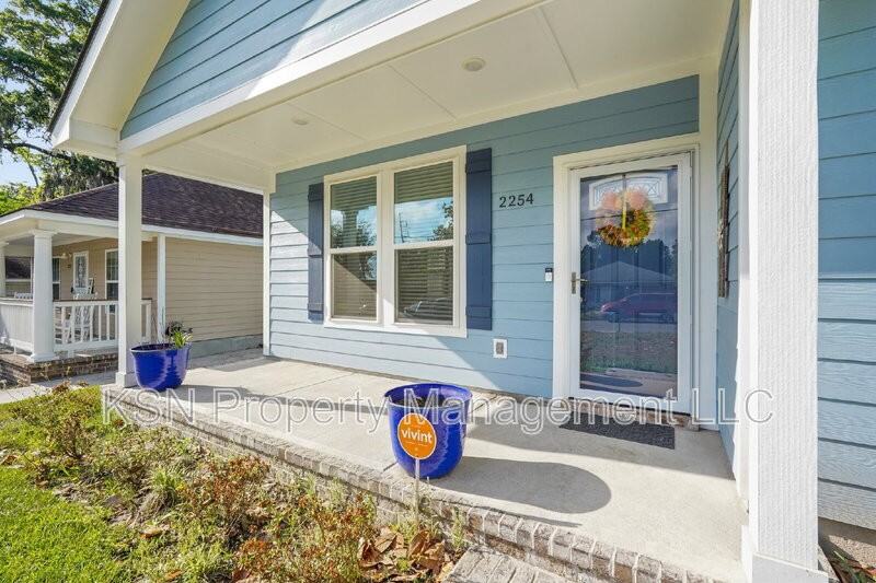 2254 E Gwinnett St - Photo 2 of 44