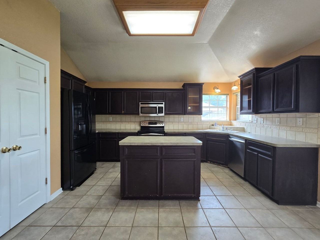 4302 Jim Ave - Photo 5 of 25