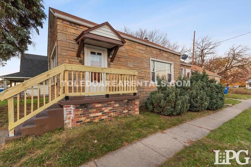 1100 Waverly Ave - Photo 2 of 21