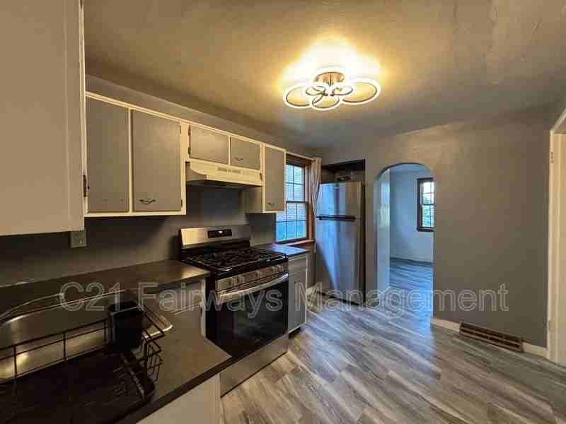 236 Highland Ave - Photo 2 of 11