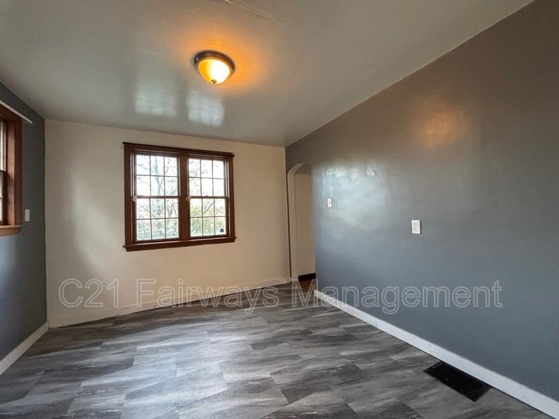 236 Highland Ave - Photo 3 of 11