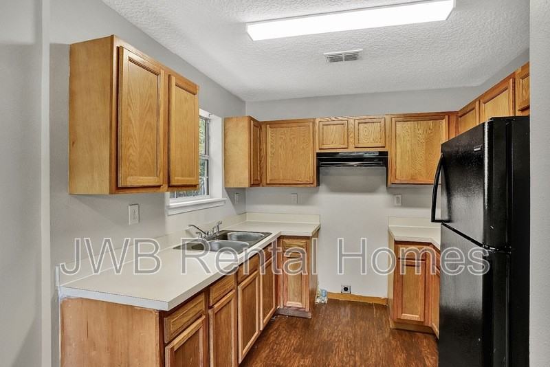 1518 W 27th St - Photo 2 of 17