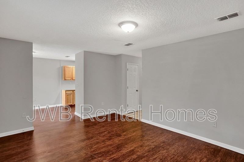 1518 W 27th St - Photo 5 of 17