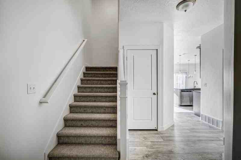 803 N Hilltop Dr - Photo 2 of 21