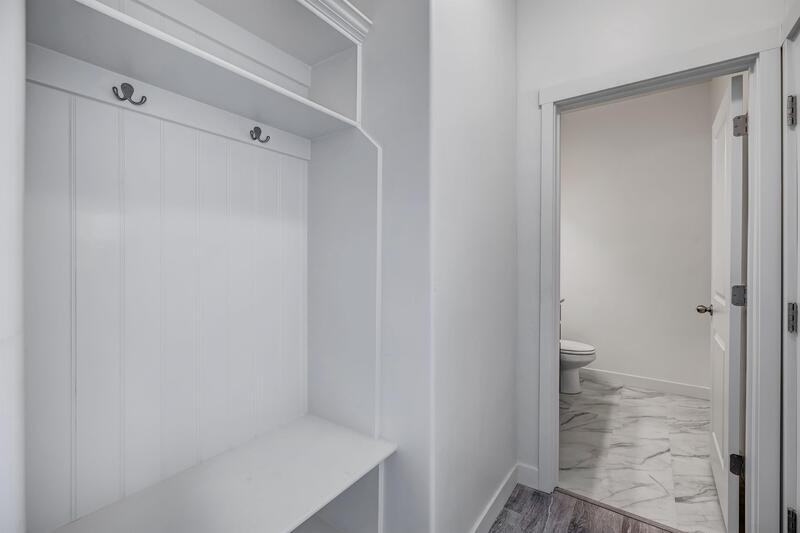 803 N Hilltop Dr - Photo 3 of 21