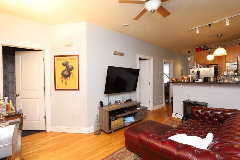 1738 W Altgeld St #2R - Photo 5 of 20