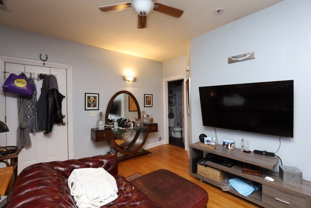 1738 W Altgeld St #2R - Photo 7 of 20