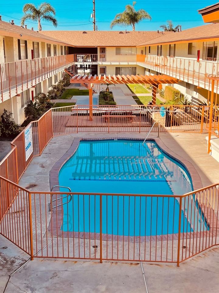 Casa Granada Apartments - Photo 2 of 4