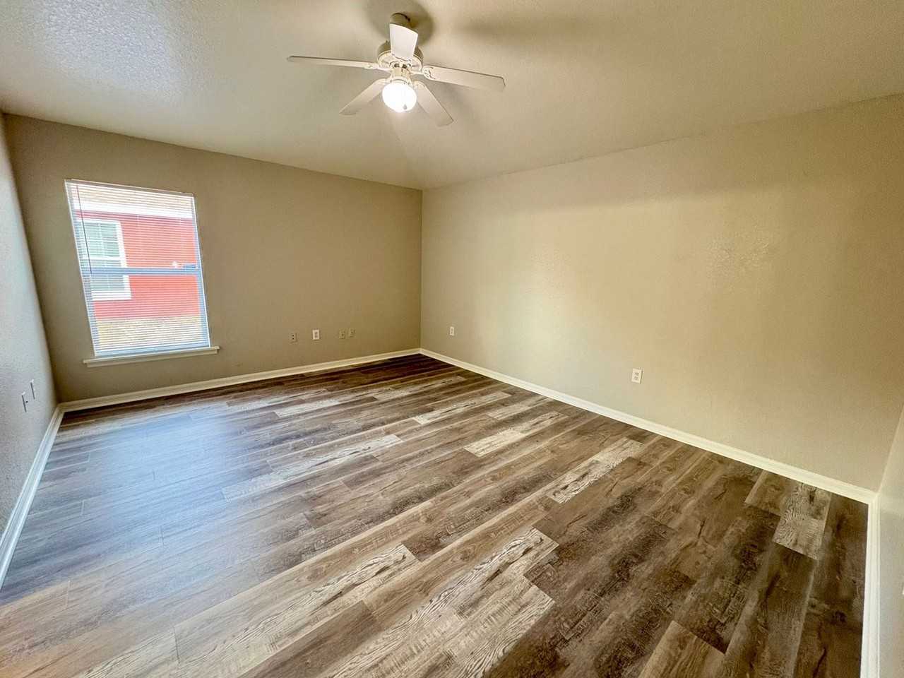 609 Tamarin Ln - Photo 5 of 22