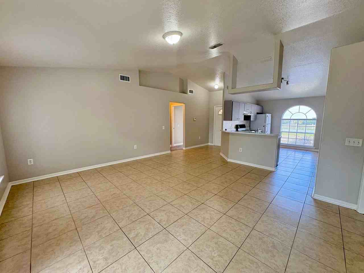 609 Tamarin Ln - Photo 3 of 22