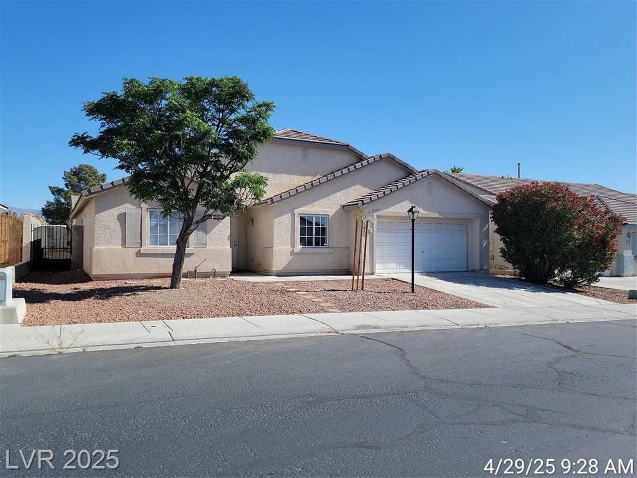 916 Melic Way - Photo 2 of 35