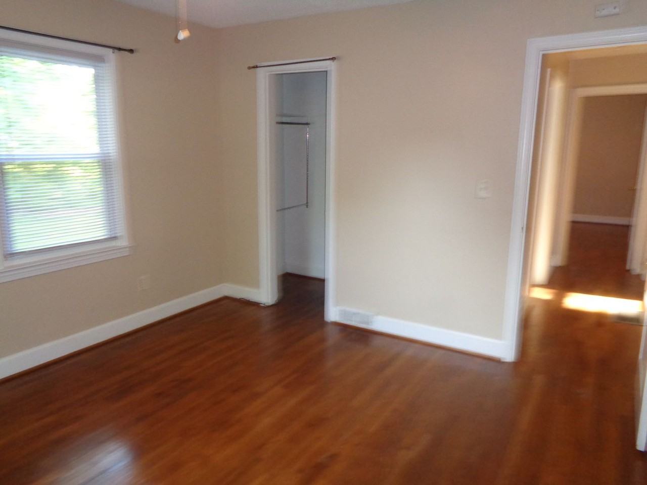 135 Lindbergh St - Photo 4 of 20