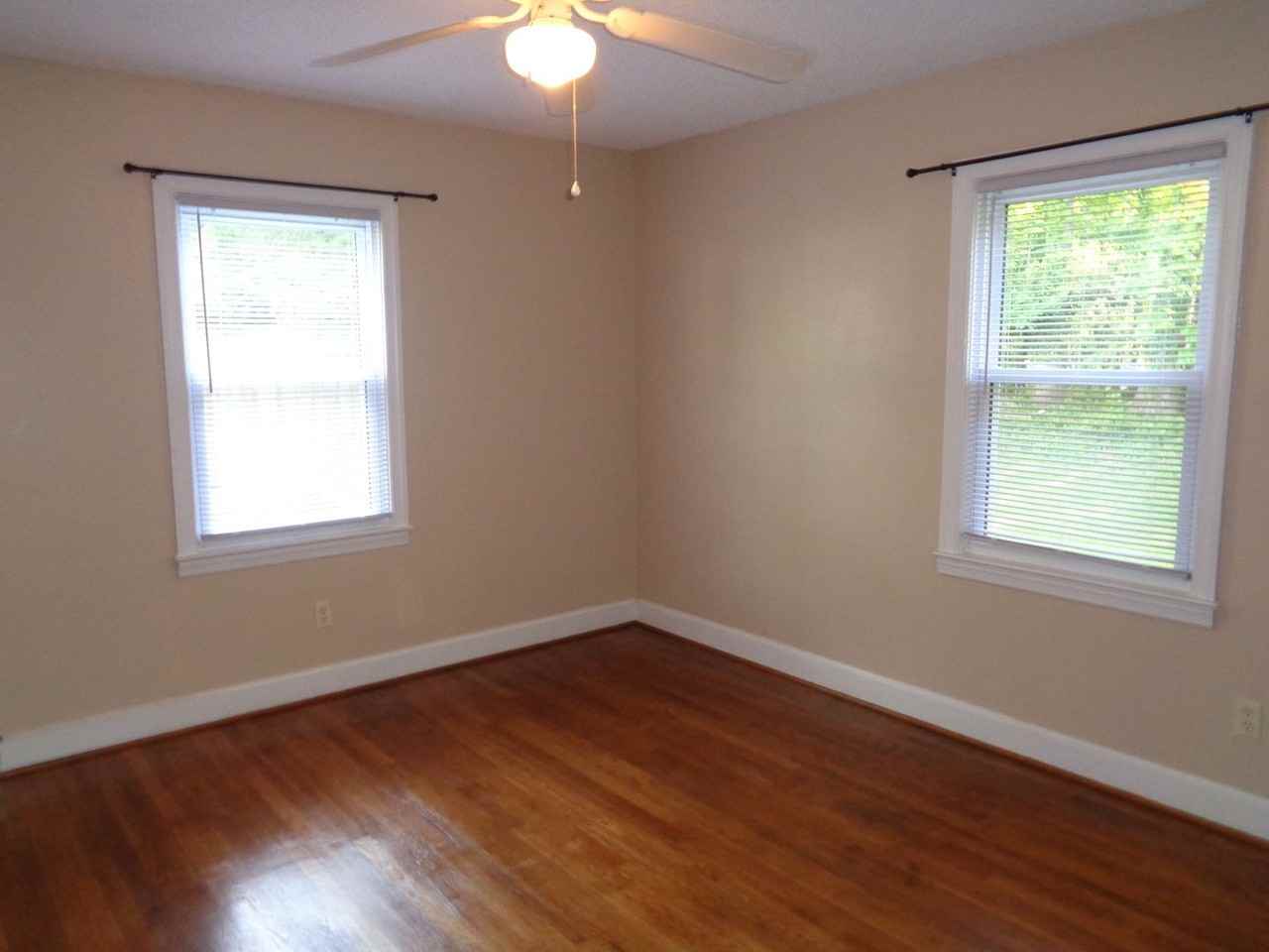 135 Lindbergh St - Photo 5 of 20