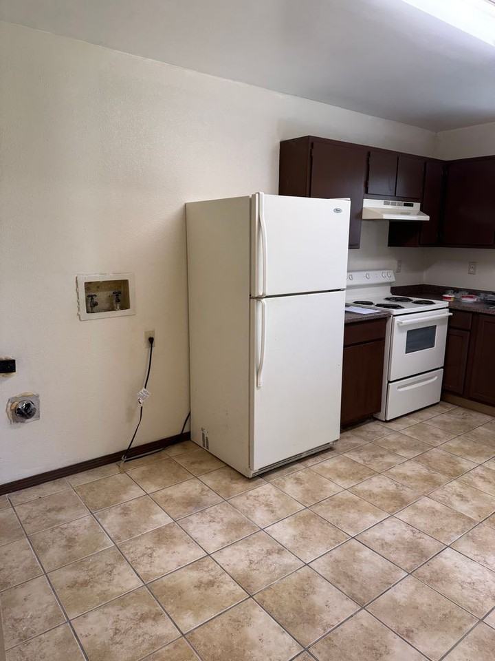 2343 Elm Park Dr - Photo 3 of 4