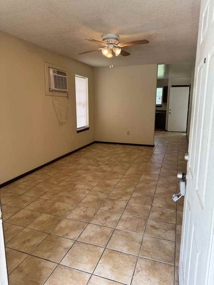 2343 Elm Park Dr - Photo 4 of 4