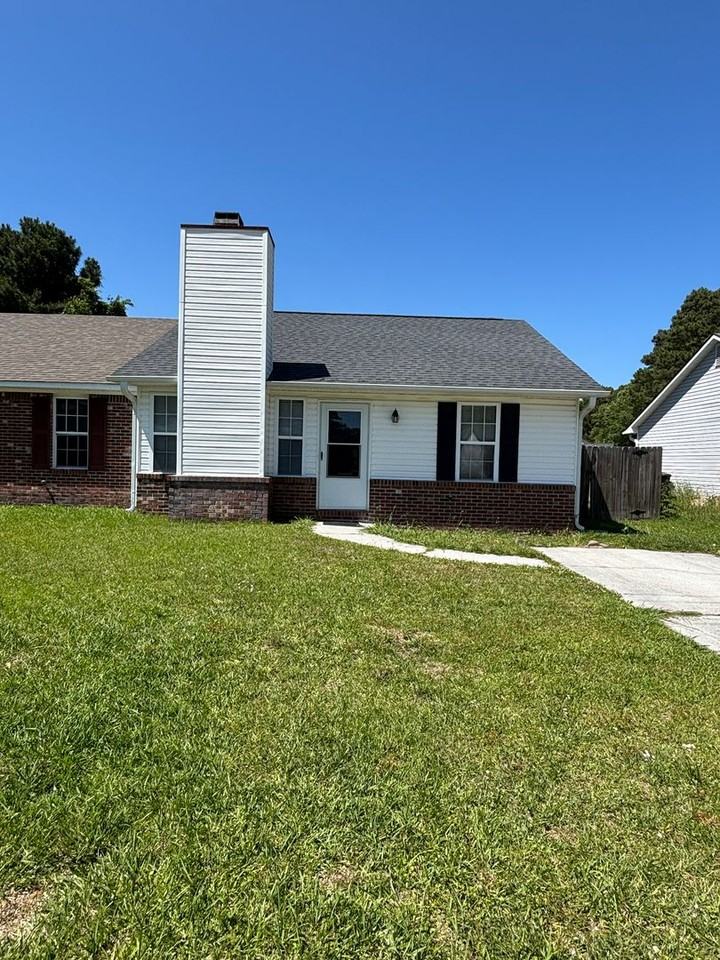 2302 Knollwood Ln - Photo 2 of 25