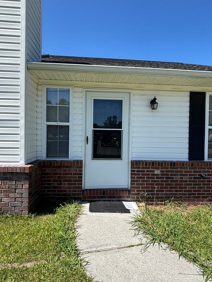 2302 Knollwood Ln - Photo 3 of 25