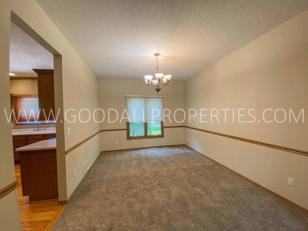 2210 Country Club Blvd - Photo 5 of 24