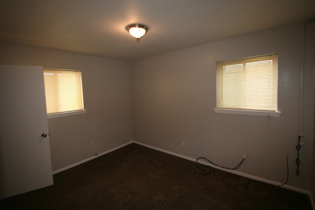 203 E 57th Pl N - Photo 7 of 17