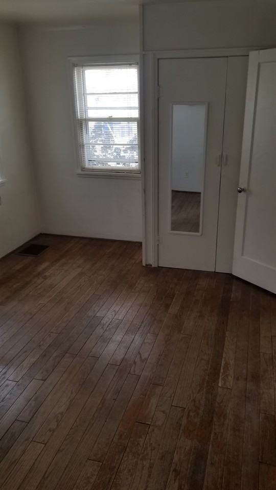 509 Locust St - Photo 5 of 9