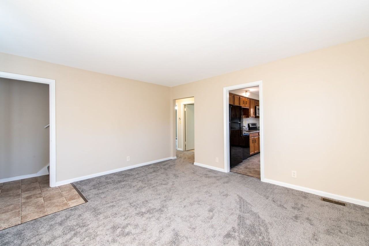 4201 Berkshire Ave - Photo 3 of 23