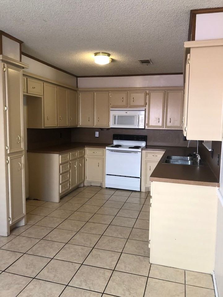 2737 79th St - Photo 4 of 15