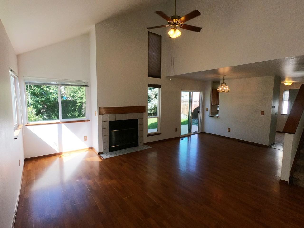 325 Buchanan Ct - Photo 4 of 27