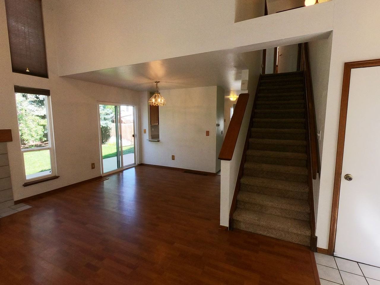 325 Buchanan Ct - Photo 5 of 27