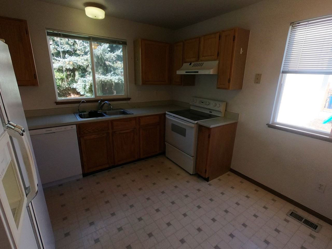 325 Buchanan Ct - Photo 7 of 27