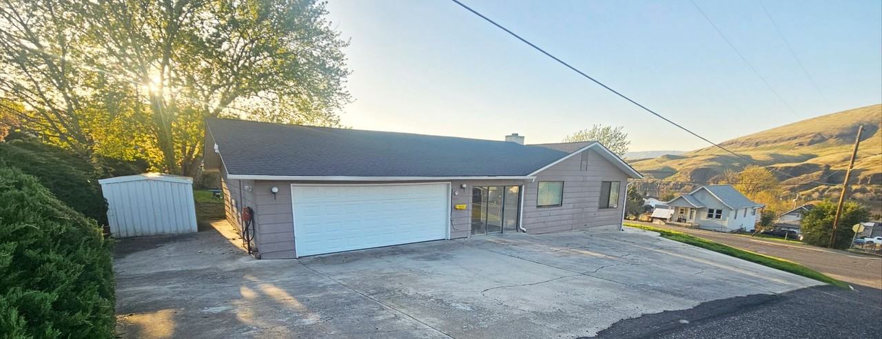 820 3rd St - Photo 2 of 18