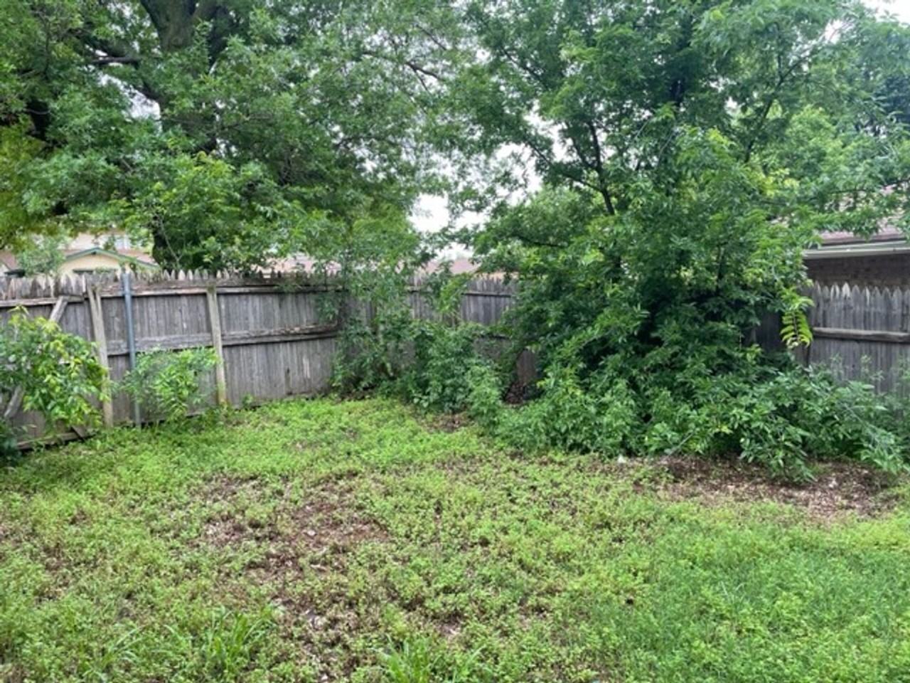 1021 Crown Dr - Photo 3 of 23