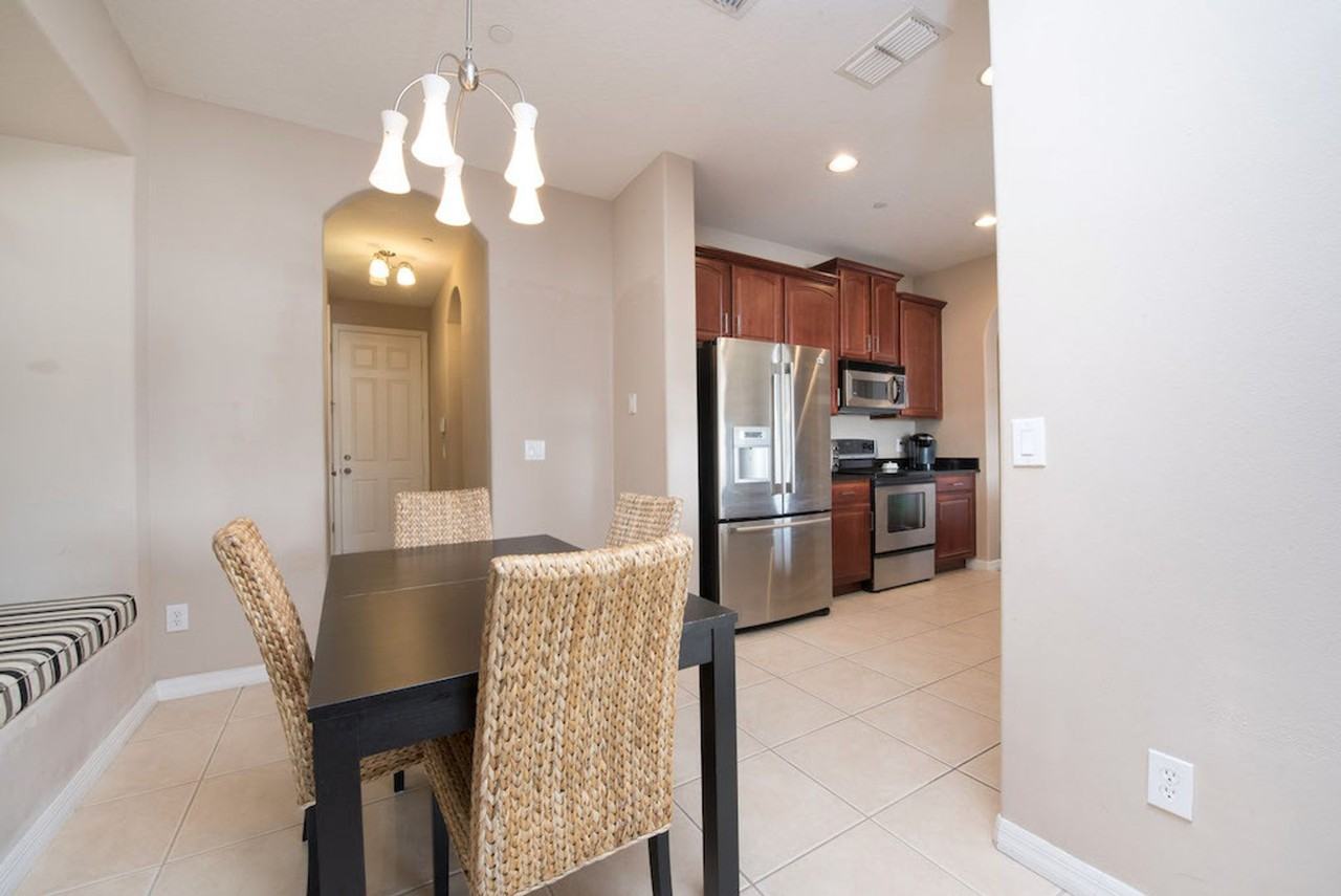 9673 Lake District Ln - Photo 4 of 32