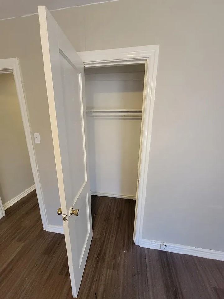 1327 Mountain Lake Rd - Photo 3 of 22