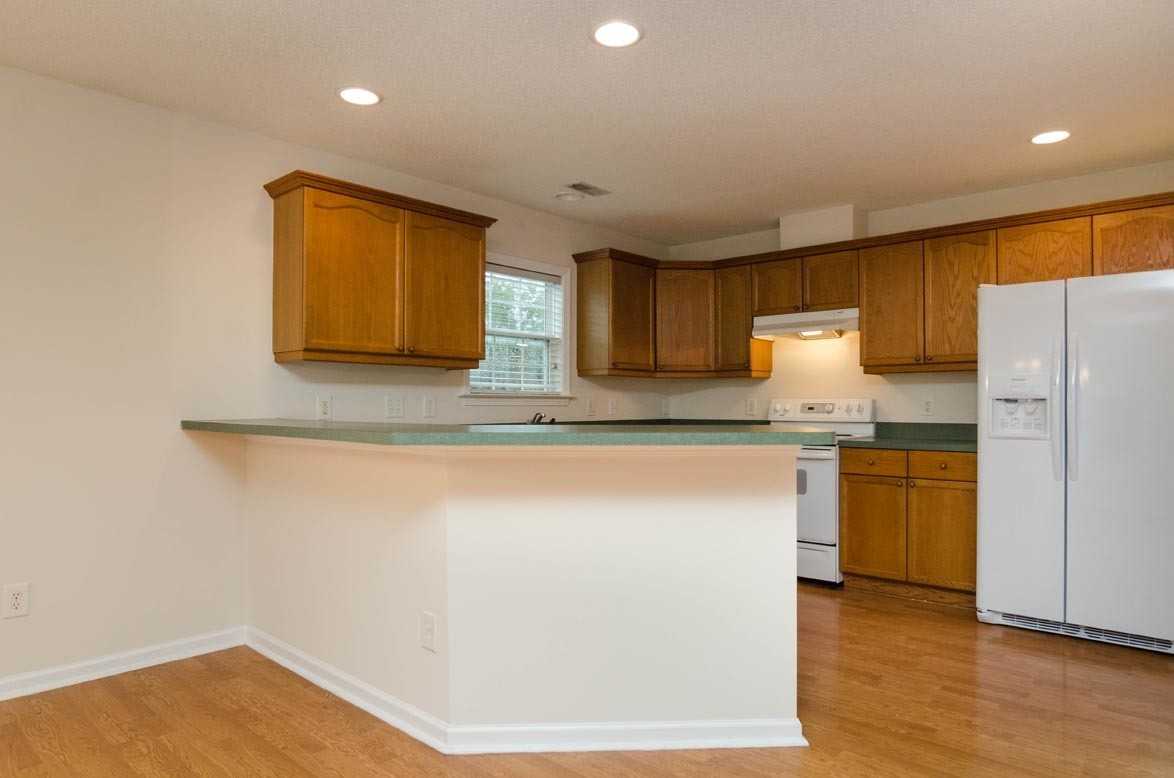7511 Old Oak Rd - Photo 3 of 20