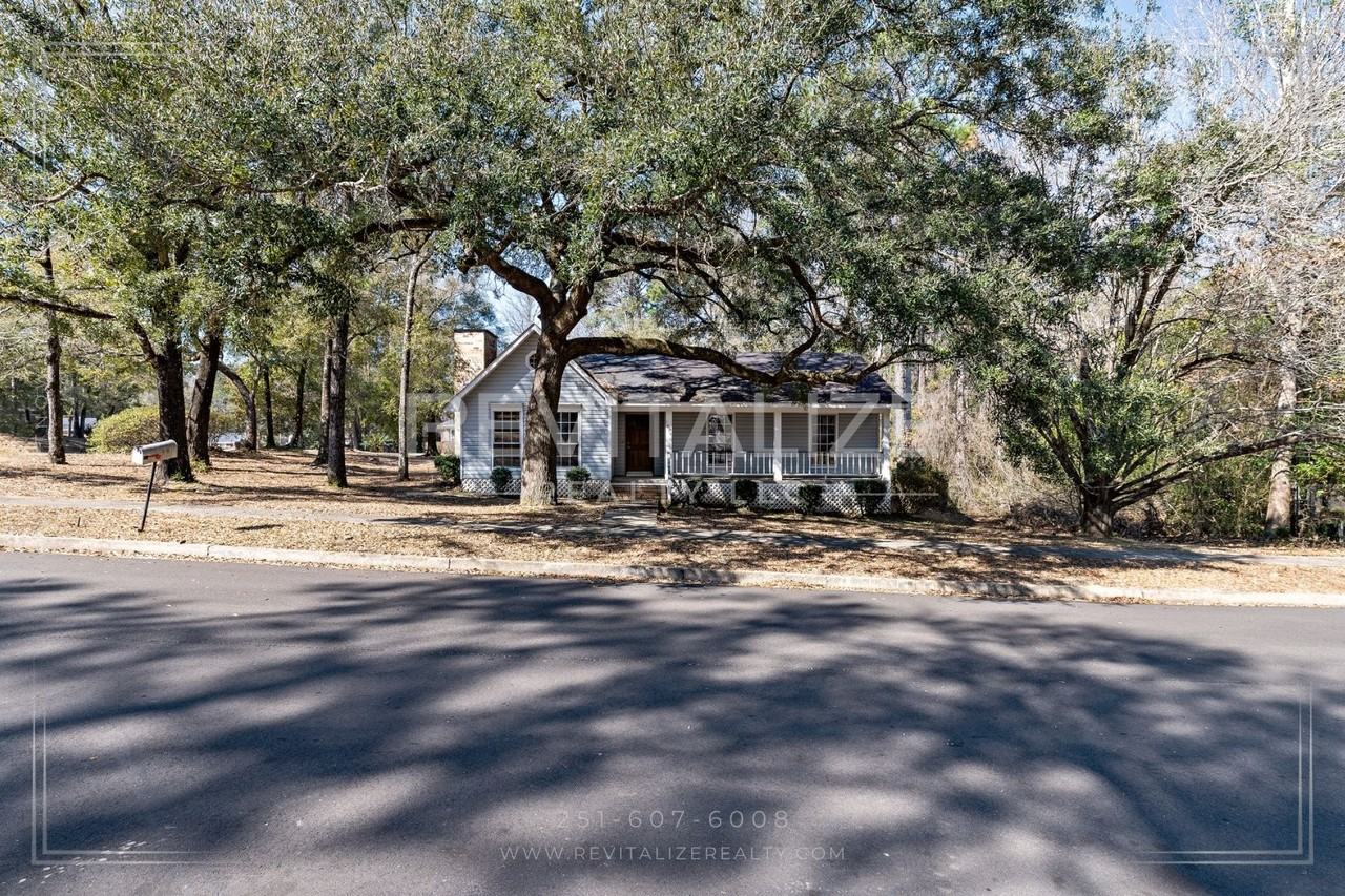 1801 Princeton Woods Dr W - Photo 2 of 22