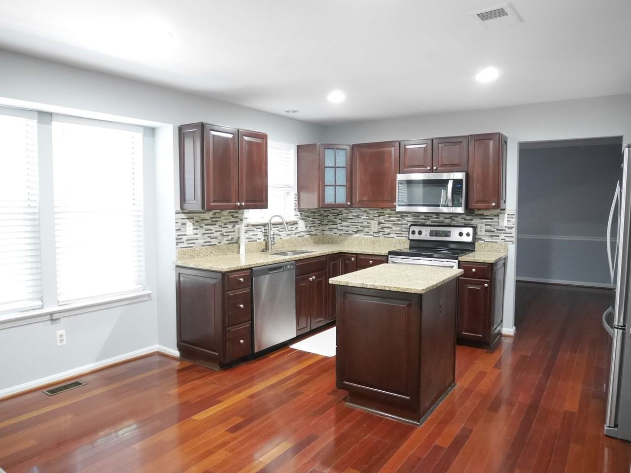 13706 Primrose Ct - Photo 2 of 31