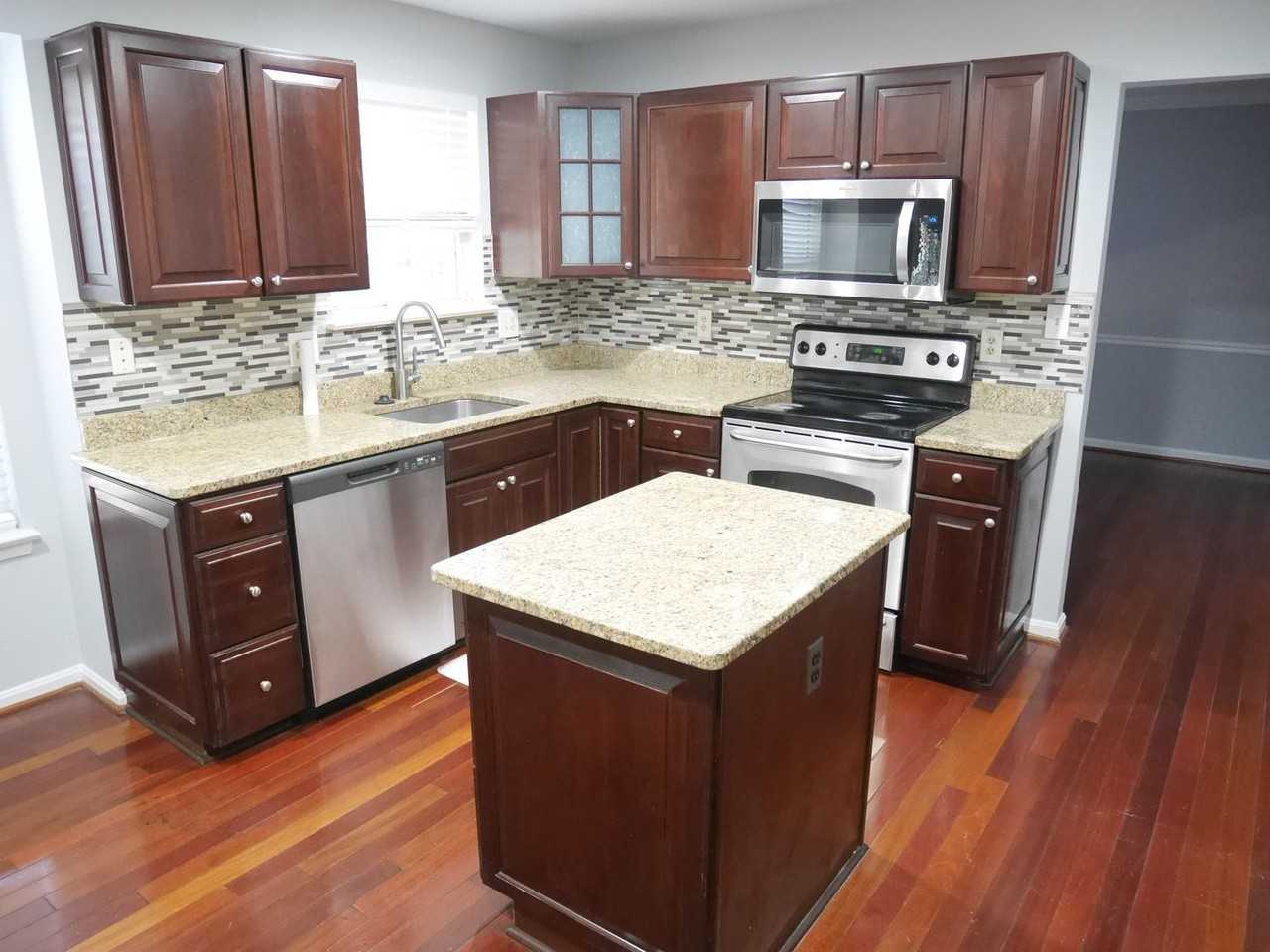 13706 Primrose Ct - Photo 3 of 31