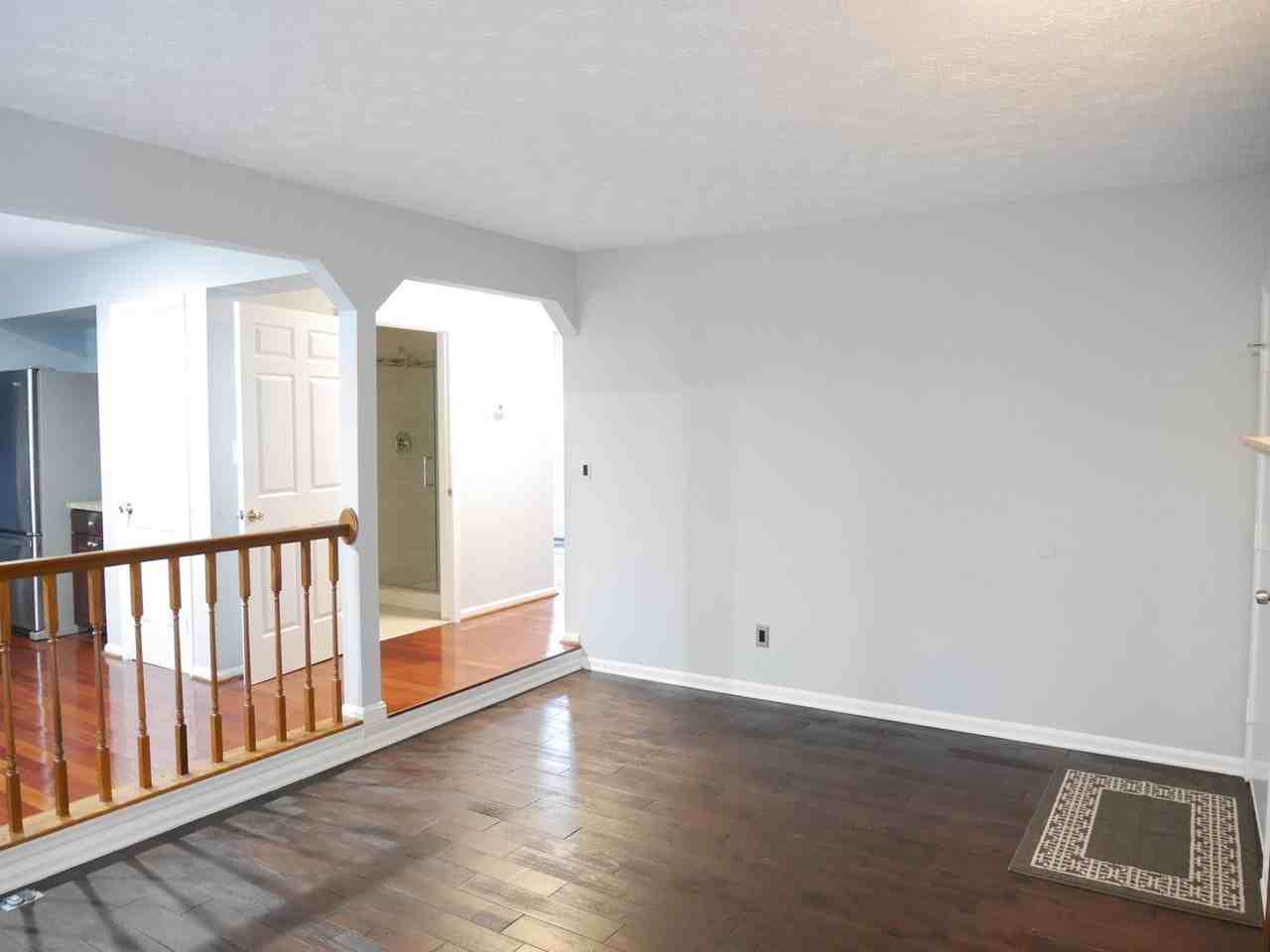 13706 Primrose Ct - Photo 5 of 31