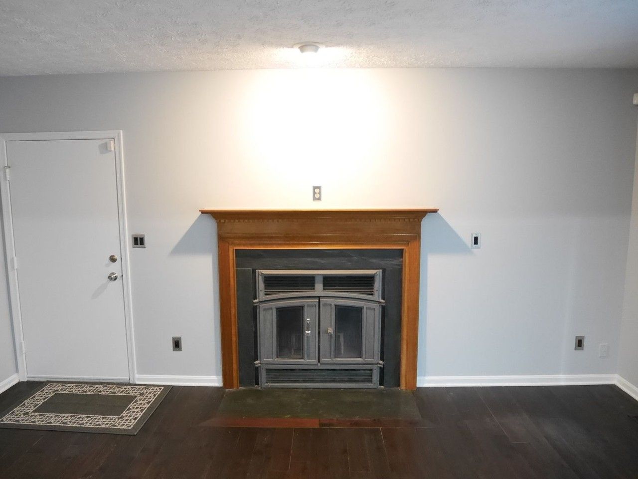 13706 Primrose Ct - Photo 6 of 31