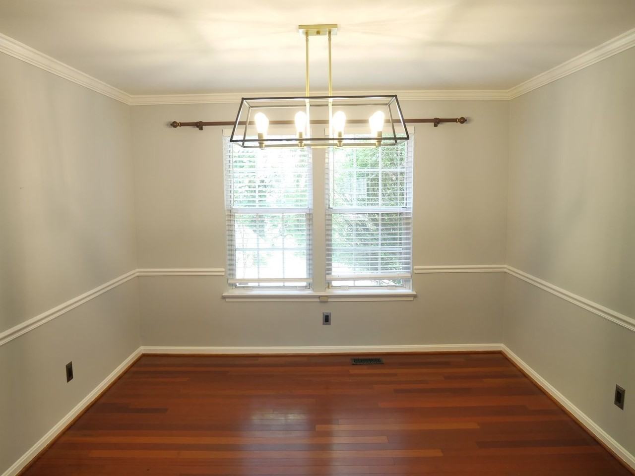 13706 Primrose Ct - Photo 7 of 31