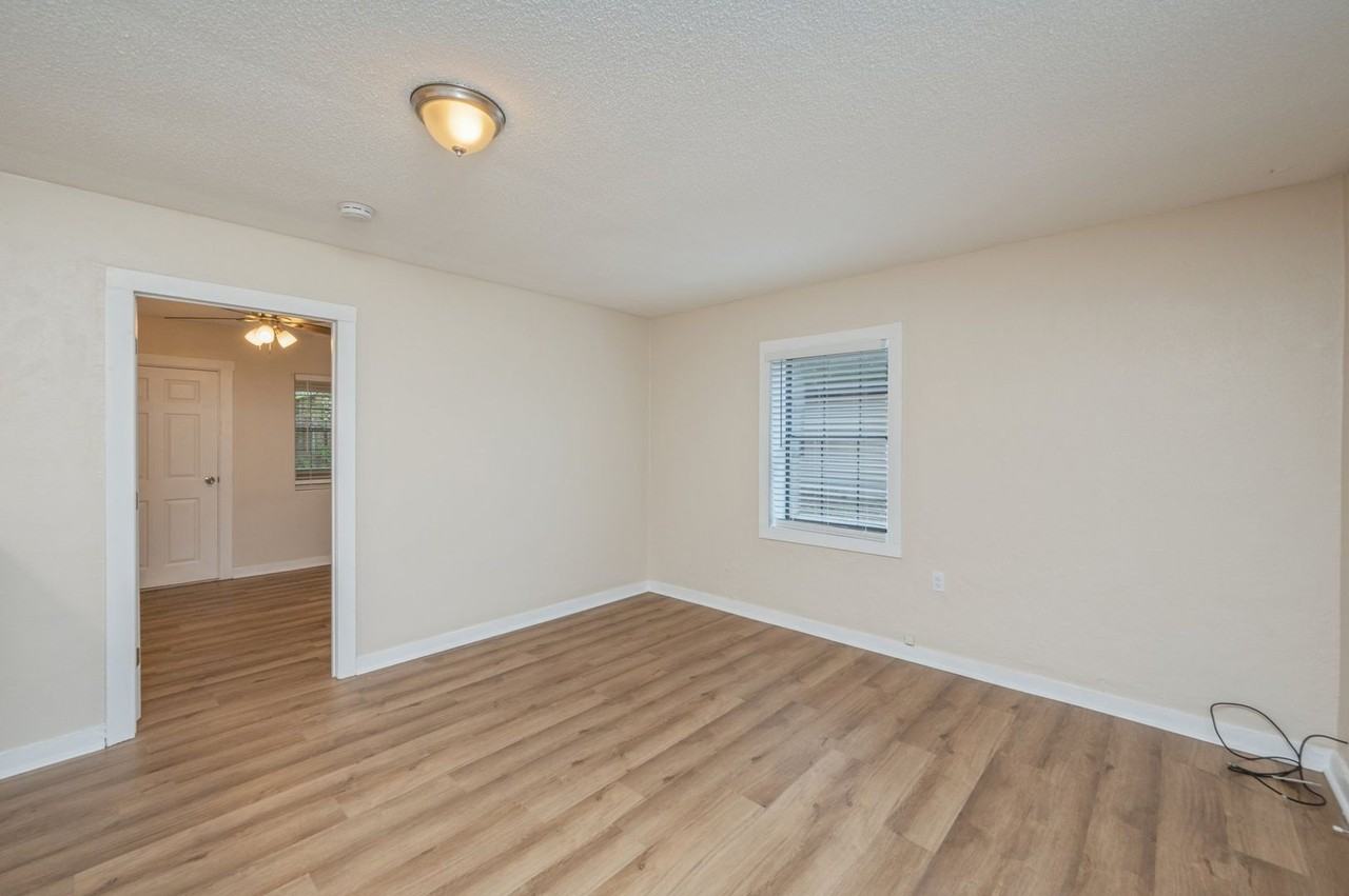 610A 32nd St - Photo 6 of 21