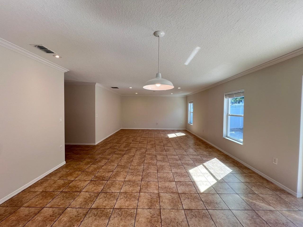 13740 Laranja St - Photo 5 of 28