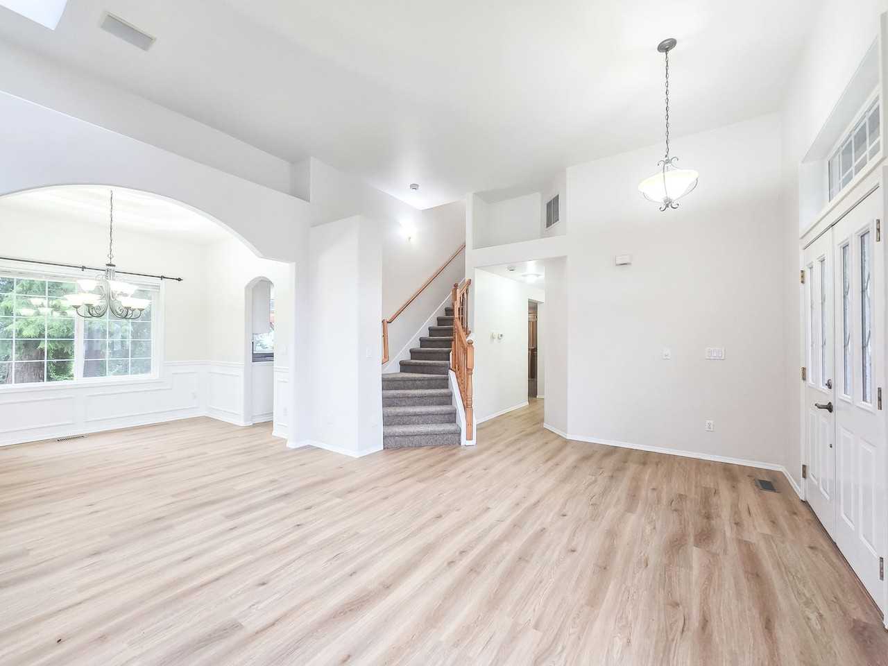 18424 Newport Dr - Photo 2 of 25