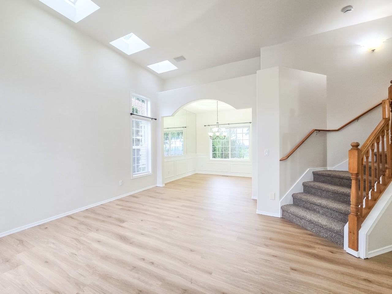 18424 Newport Dr - Photo 3 of 25