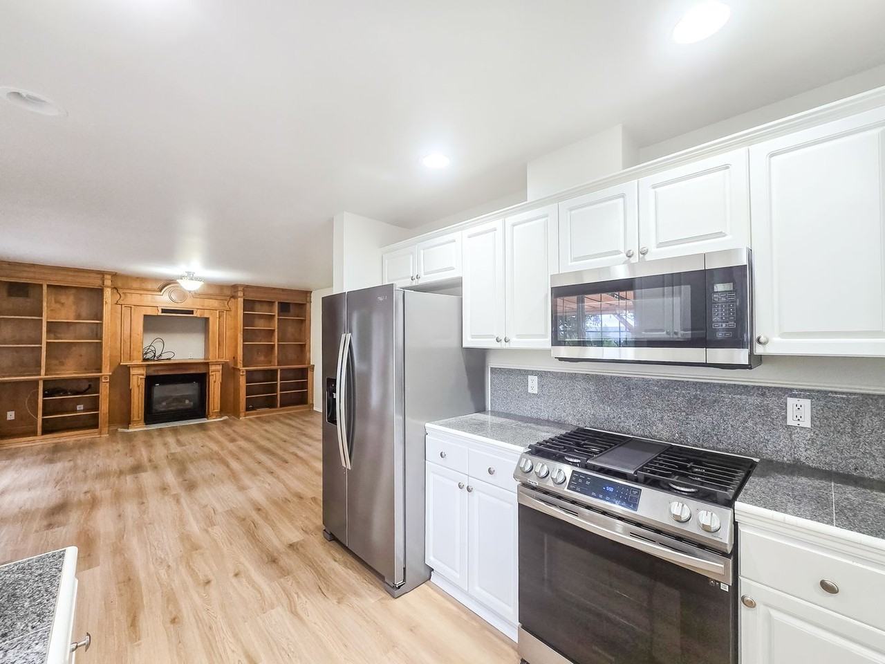 18424 Newport Dr - Photo 6 of 25