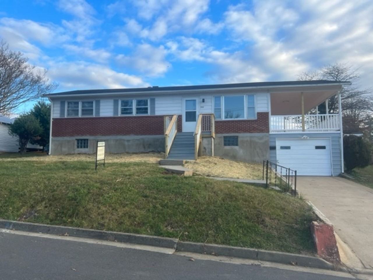 212 Taylor St - Photo 2 of 24