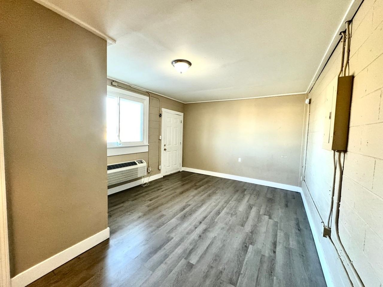 401 N Maple St #6 - Photo 2 of 7